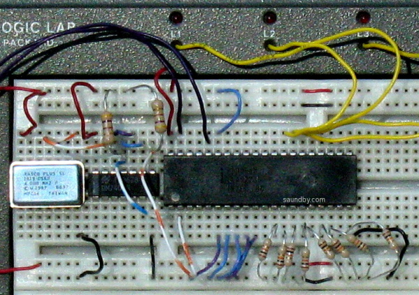 A close-up of the 8085 free run circuit.