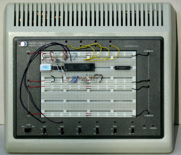 The 8085 on Logic Lab in Free Run Circuit.