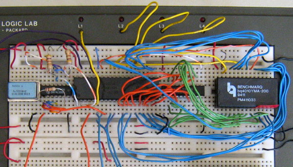 8085 Circuit image showing Memory IC
